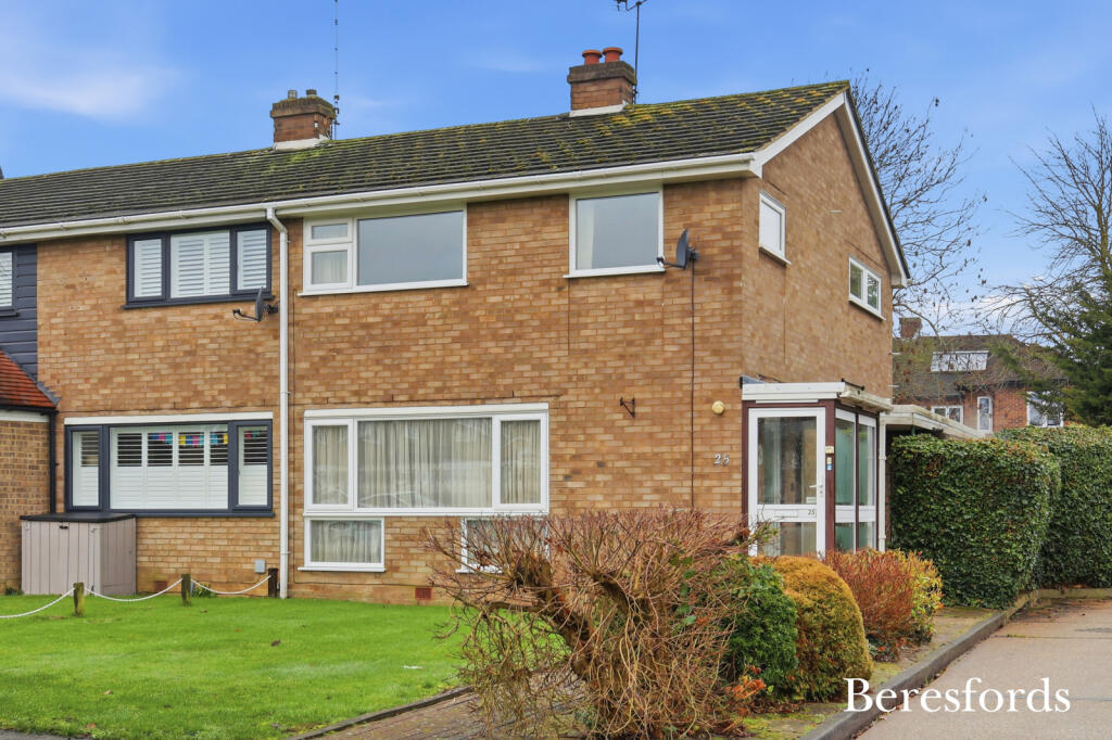 Main image of property: Tomlyns Close, Hutton, CM13