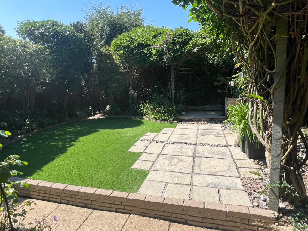 The Rowans, Marchwood, Hampshire, SO40 photo 3