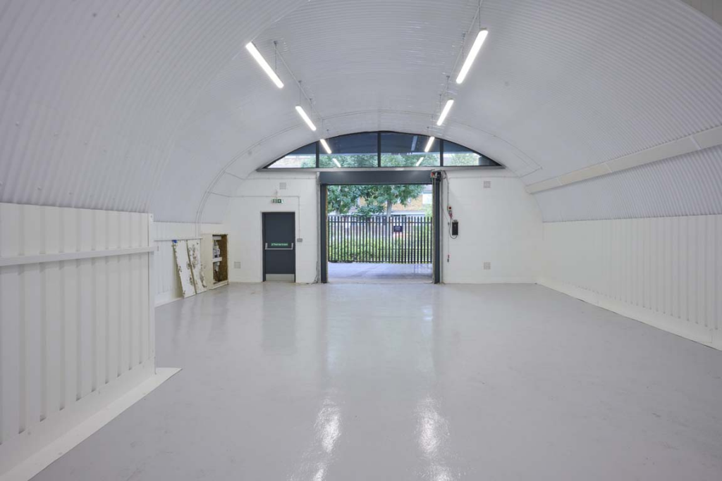 An empty arch with white lining
