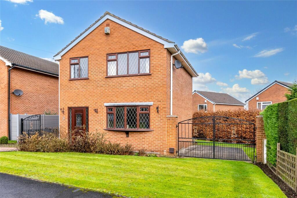 3-bed detached on Green Bank, Lofthouse, Wakefield, West Yorkshire, £280,000