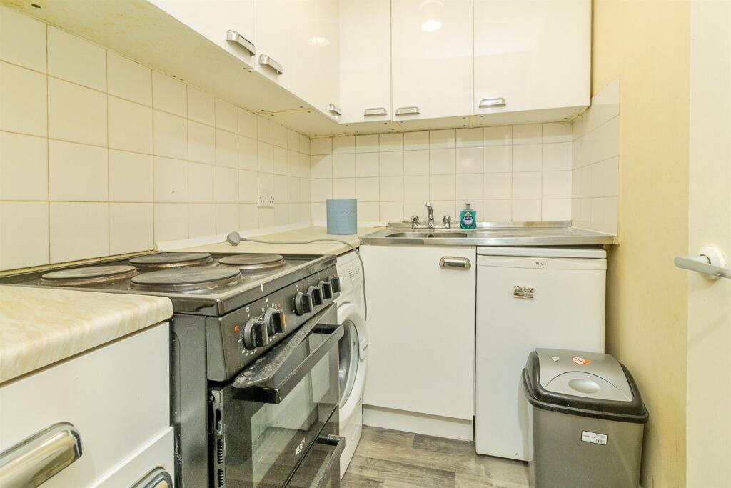Studio flat on North Tenth Street, Milton Keynes, £65,000