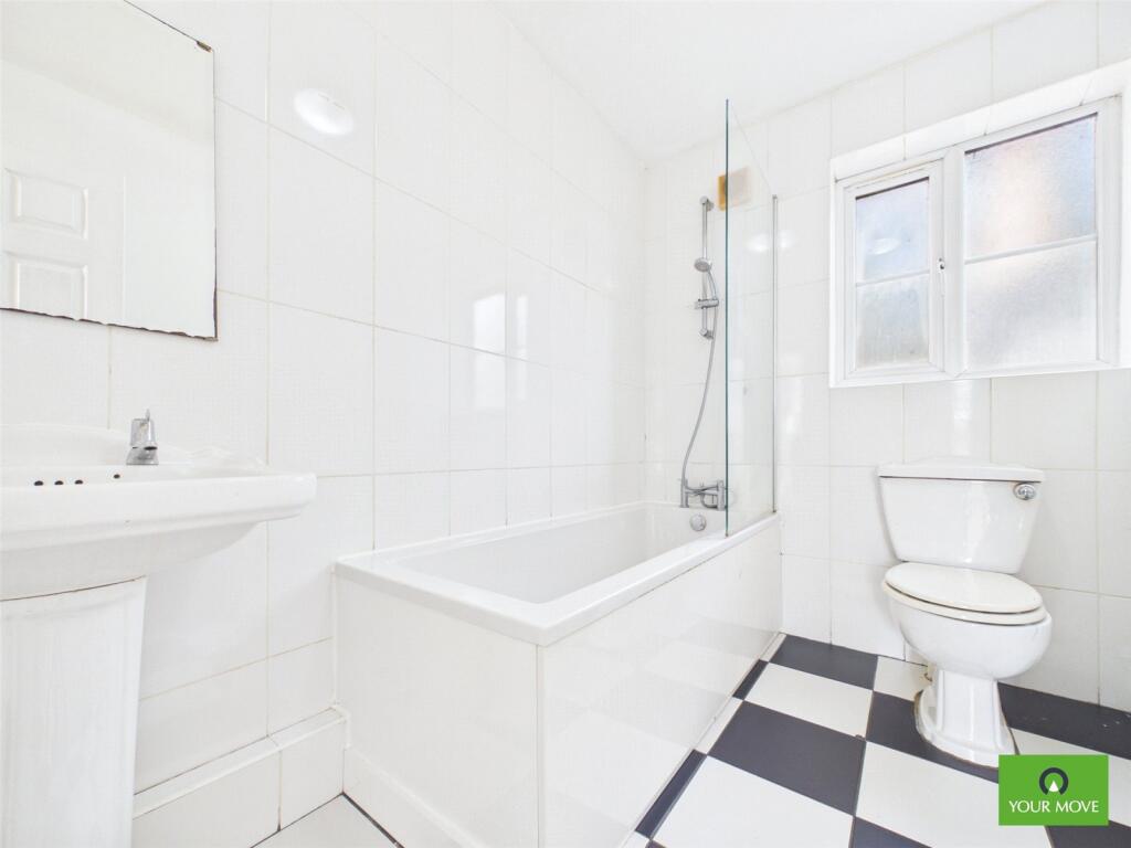 Apartment in London, Collier Row - More