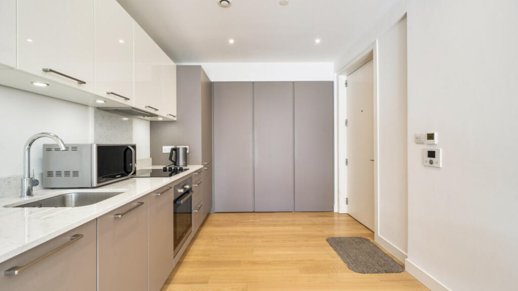 Apartment in London - View 3
