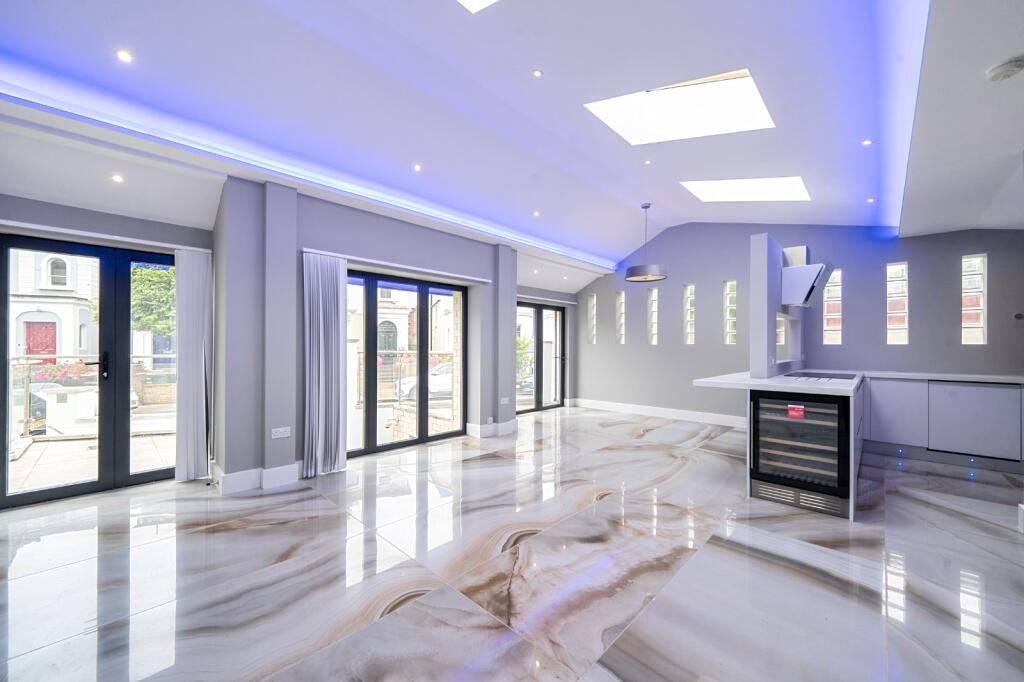 House in London - View 5