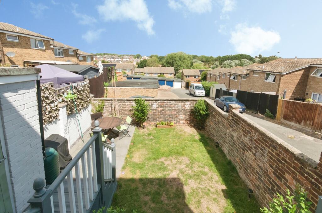 House in Bexhill-on-Sea, Pebsham - More