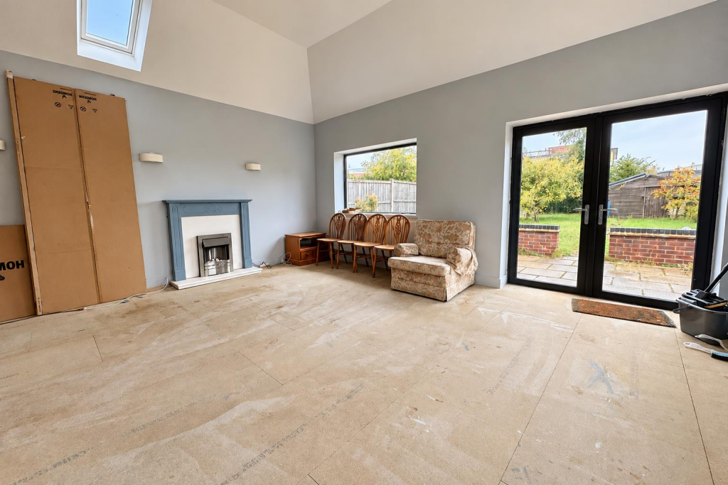 House in Rothwell, North Northamptonshire - More