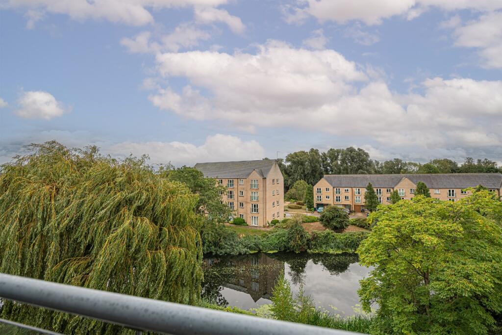 Apartment in Huntingdonshire, Little Paxton - View 5