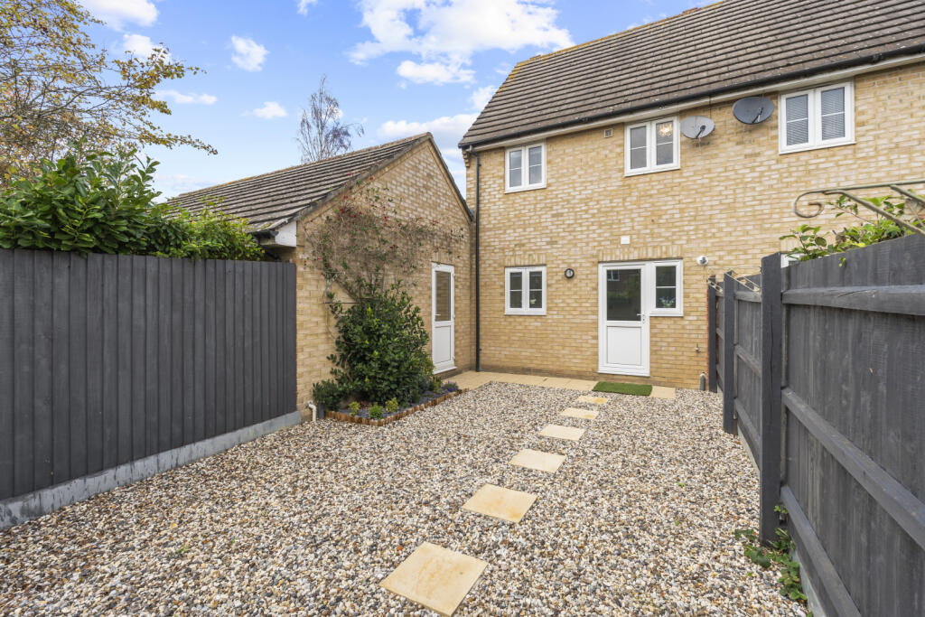 Juniper Court, Dunmow, Essex, CM6 photo 2
