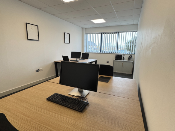 250 sq ft office