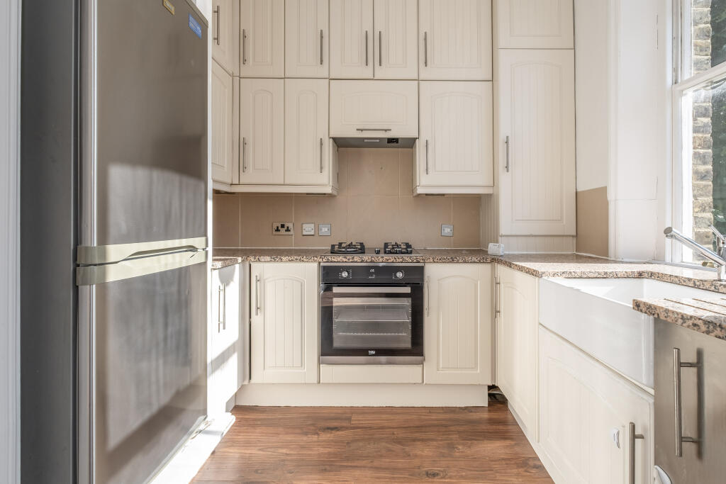Apartment in Twickenham - View 4