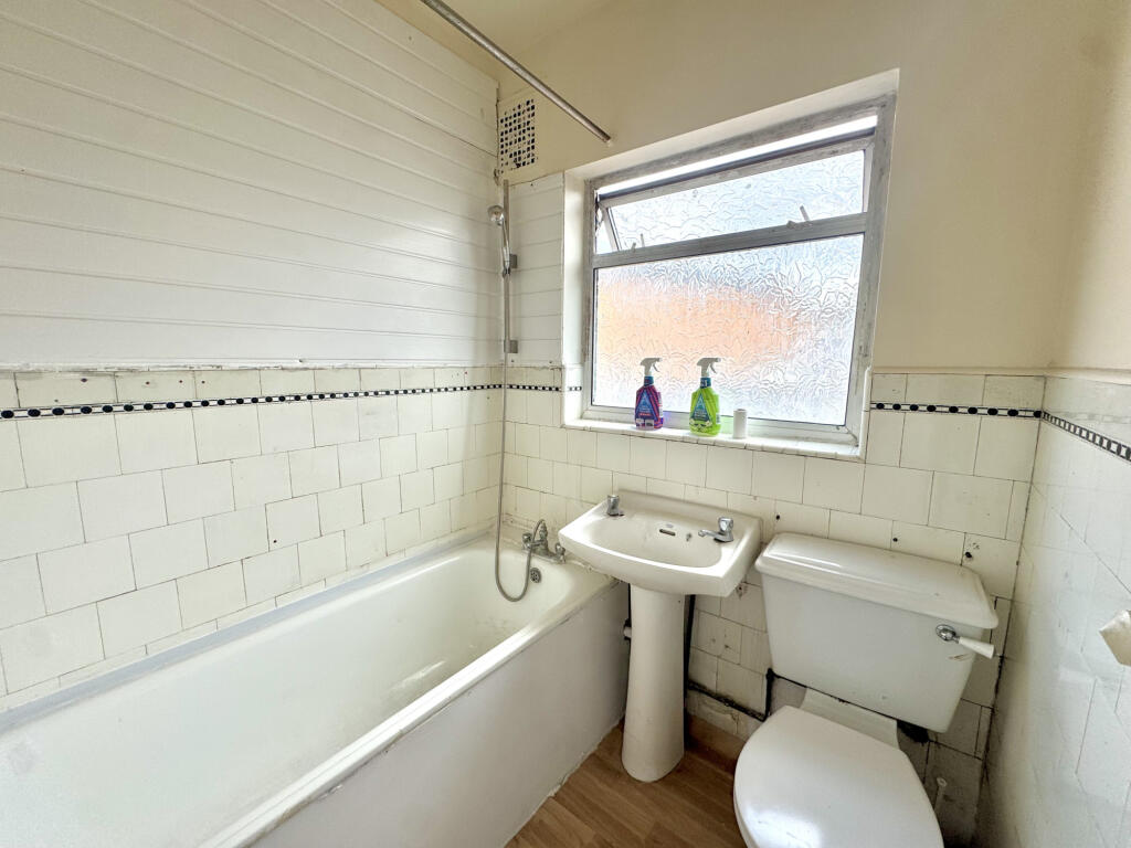 Apartment in Southall - View 4
