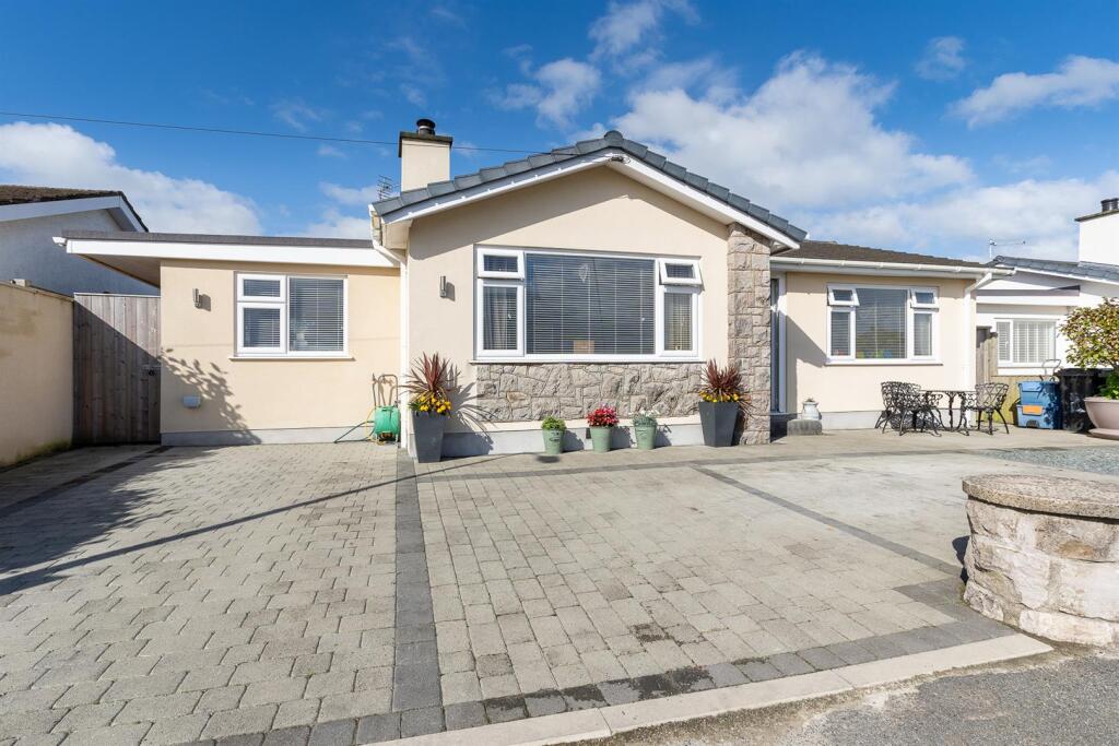 3-bed bungalow on Lon Penrhyn, Benllech, Tyn-Y-Gongl, £395,000