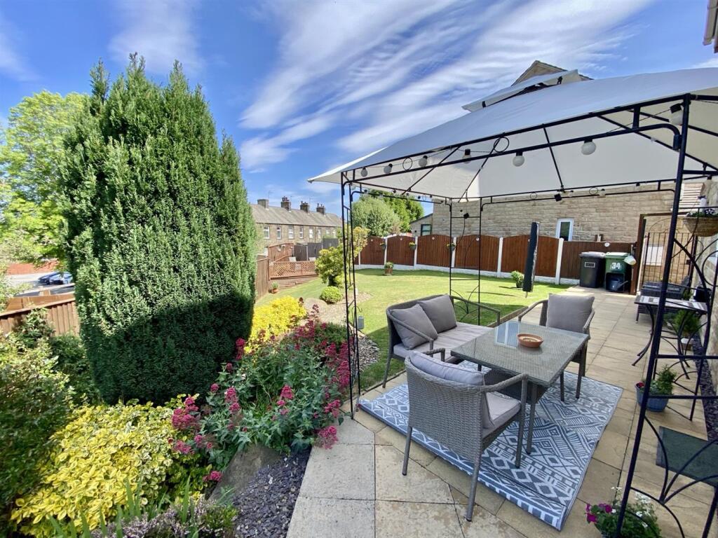 Oakfield Drive, Mirfield photo 2