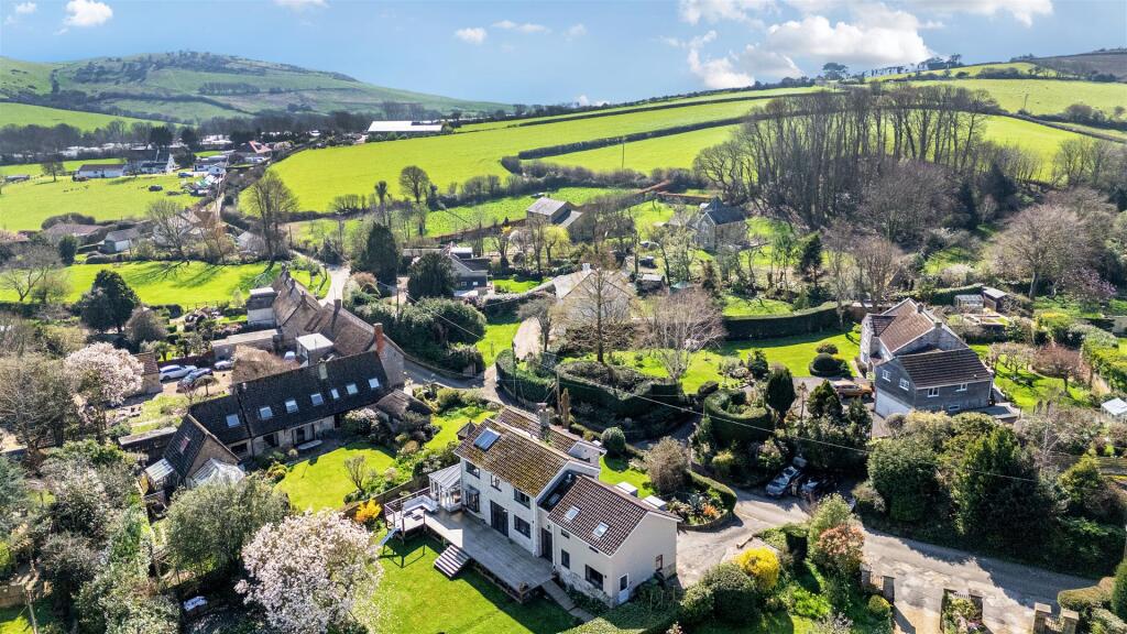 House in North Chideock, Chideock, Dorset - View 4