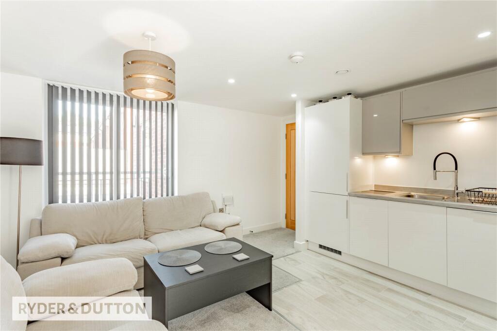 Apartment in Oldham, Hey, Waterhead - View 4