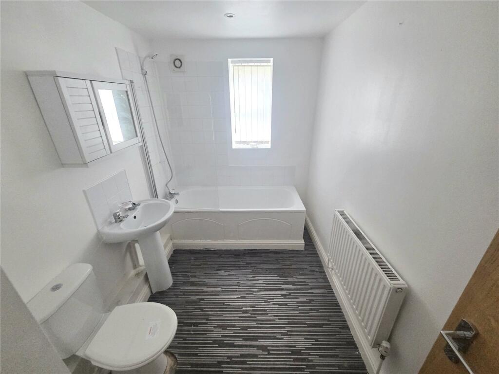Apartment in Knowsley, Liverpool City Region - View 5