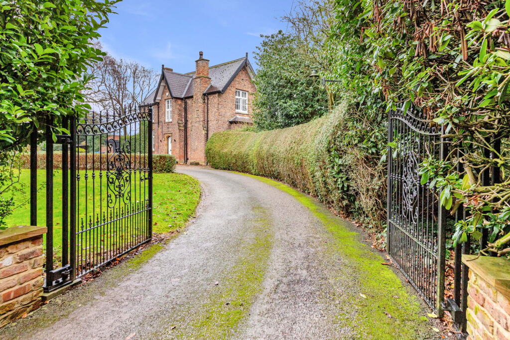 Northallerton Road, Brompton, Northallerton, DL6 2QA photo 4