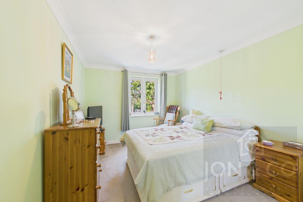 Apartment in Northampton, West Northamptonshire - More
