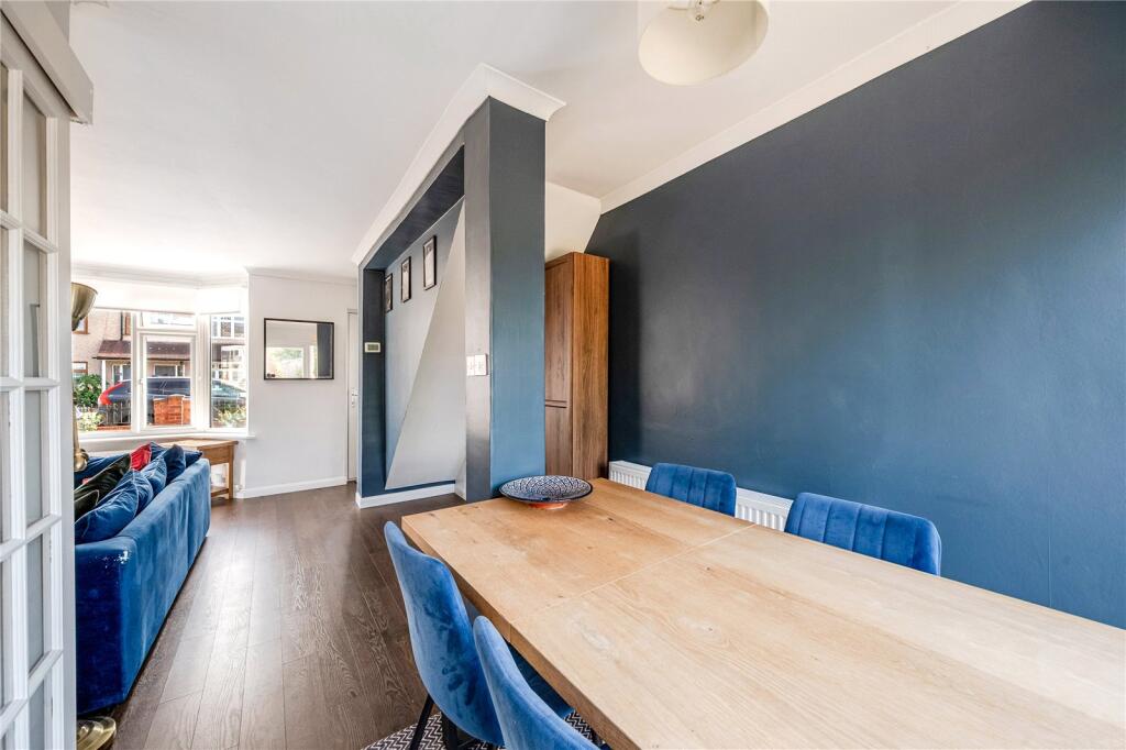 House in Kingston upon Thames - More