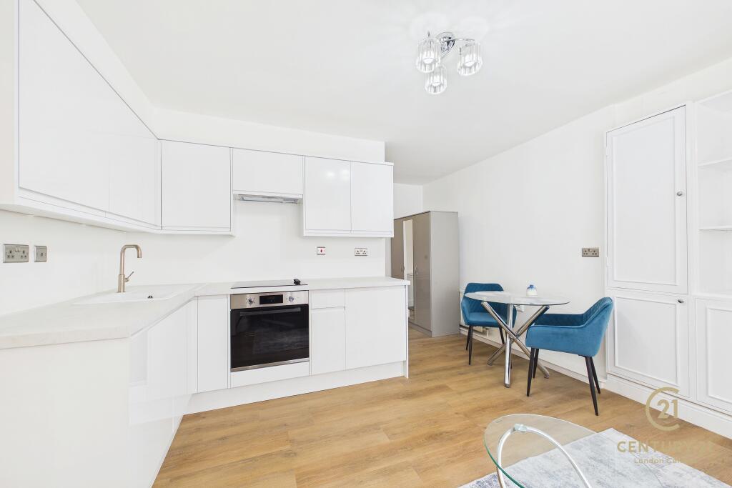 Apartment in London, Royal Borough of Kensington and Chelsea - More