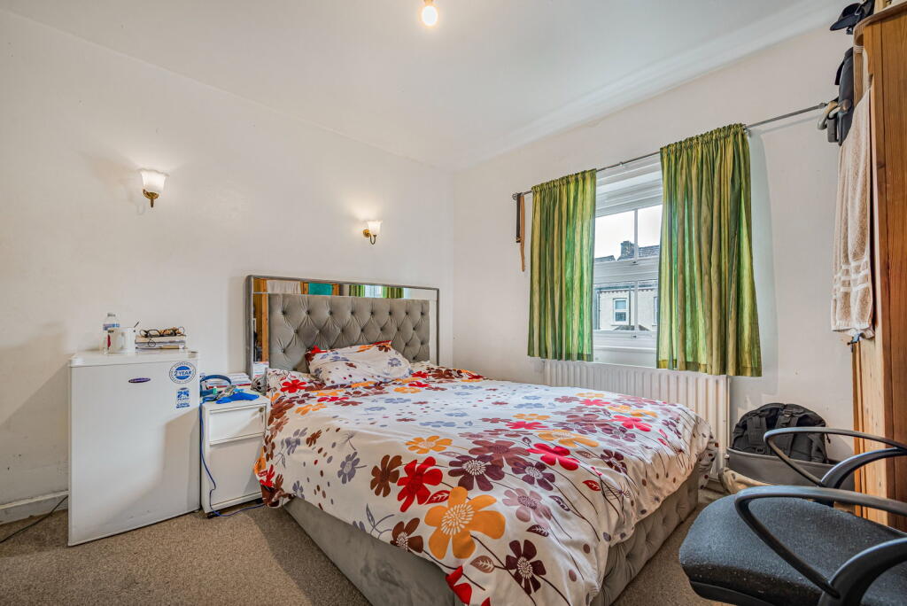 House in Bromley - More