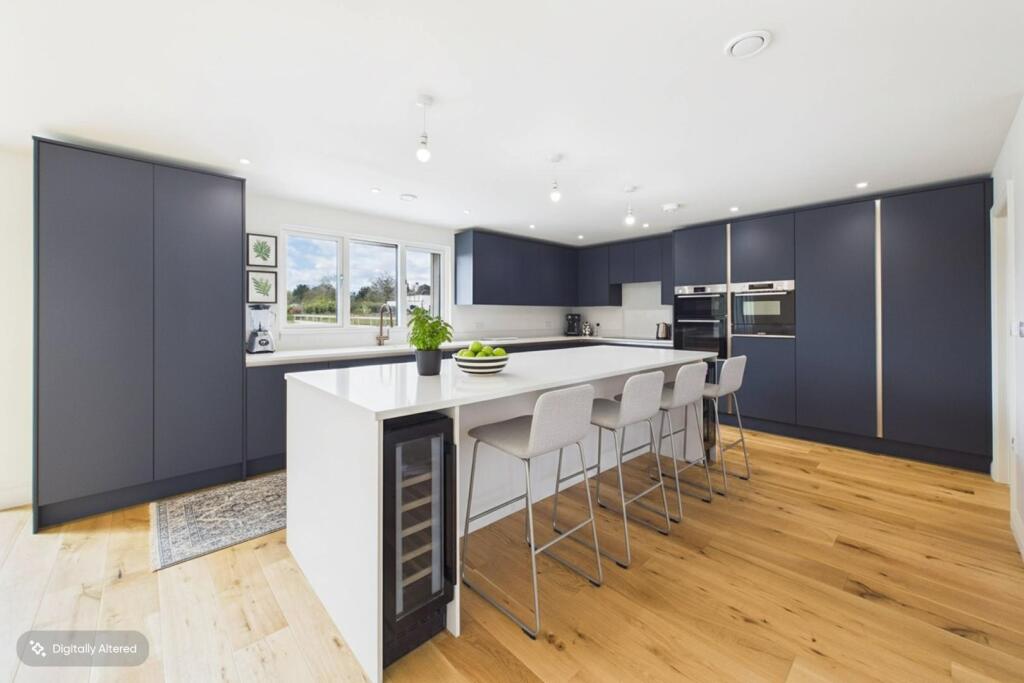 House in Brentwood, Pilgrims' Hatch - View 4