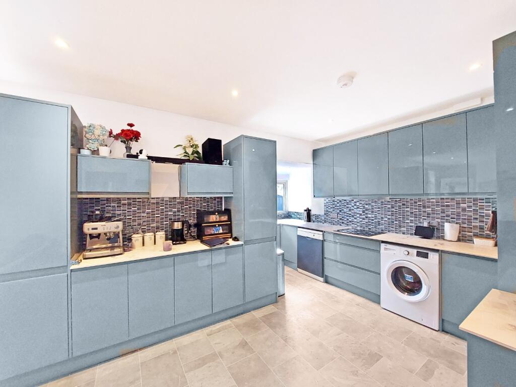 House in London - View 2