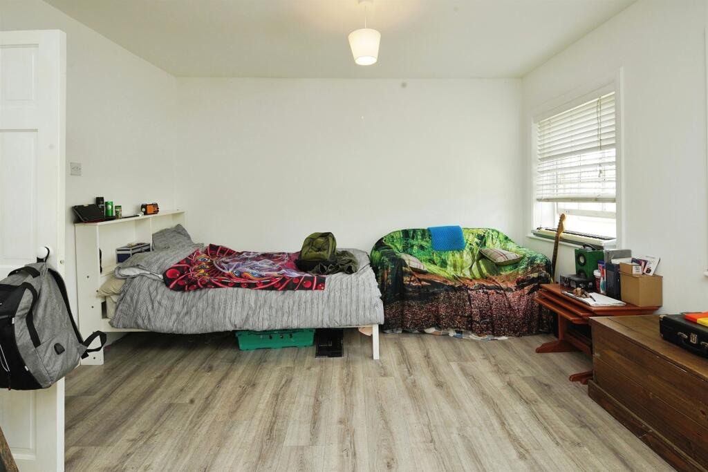 Apartment in Brighton - View 4