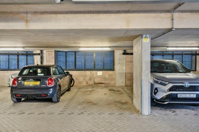 Apartment in Greenham - View 3