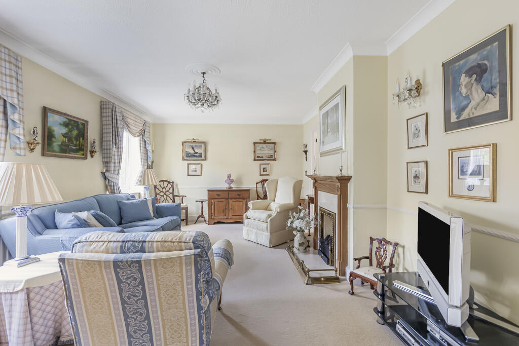 Mount Pleasant Close, Hatfield, Hertfordshire, AL9 photo 3