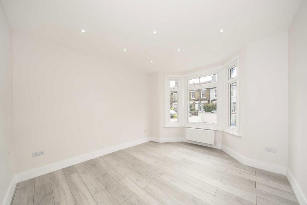 House in London - View 3