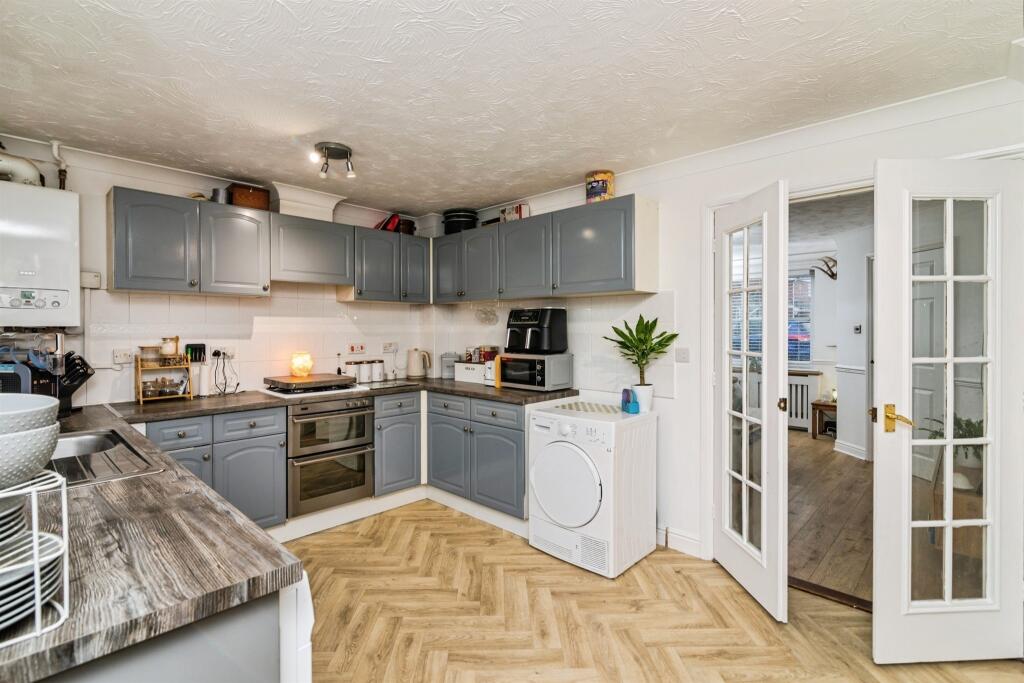 Howley Gardens, Lowestoft photo 4
