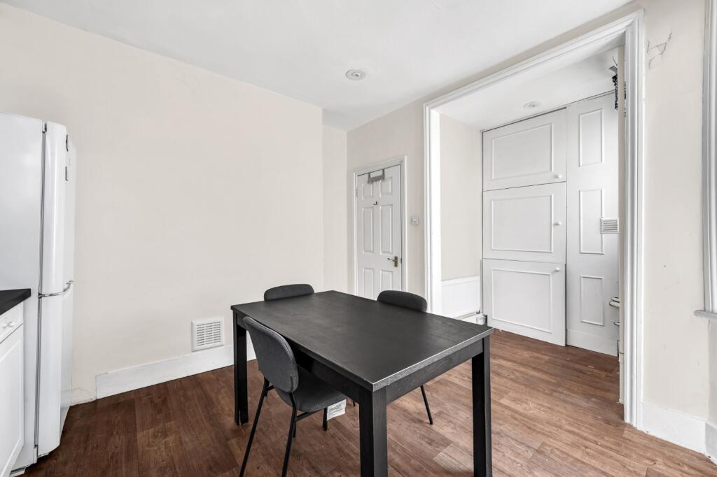 Apartment in London - View 5