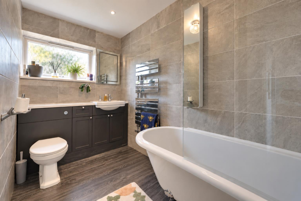 Apartment in Southend-on-Sea - More