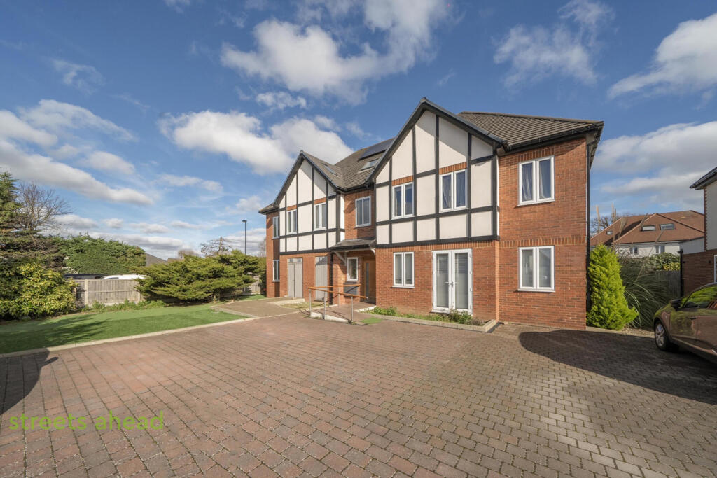 Main image of property: The Glade, Shirley, CR0