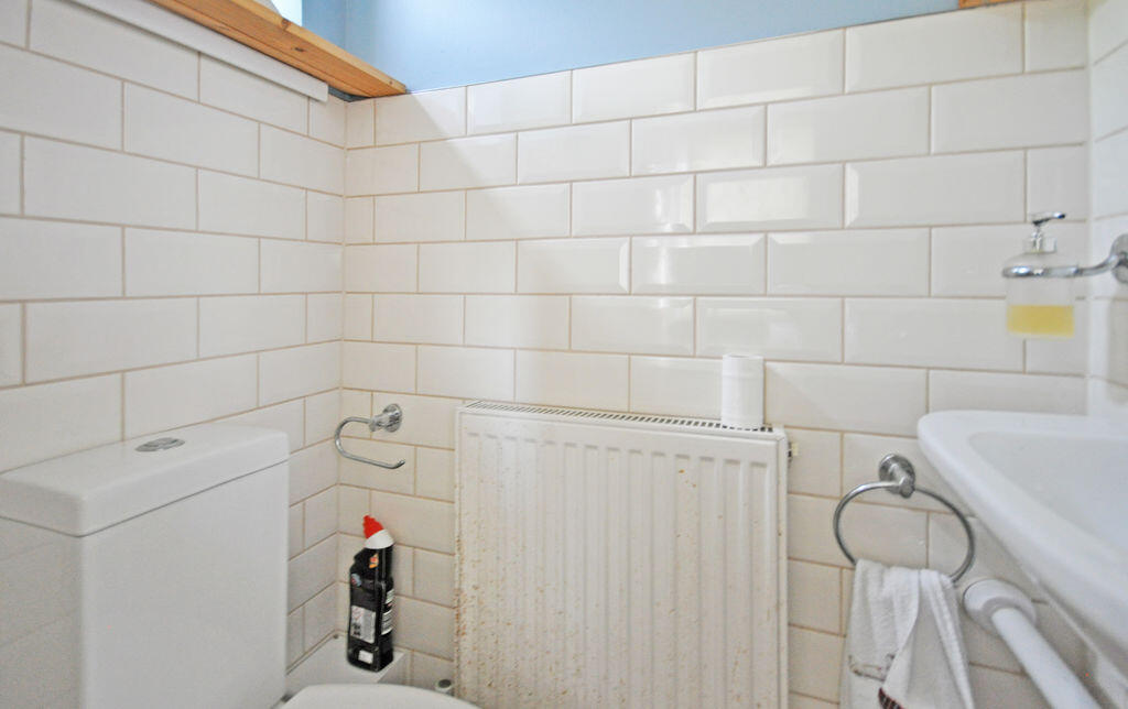House in Newport, Ultra Pontem, Caerleon - More