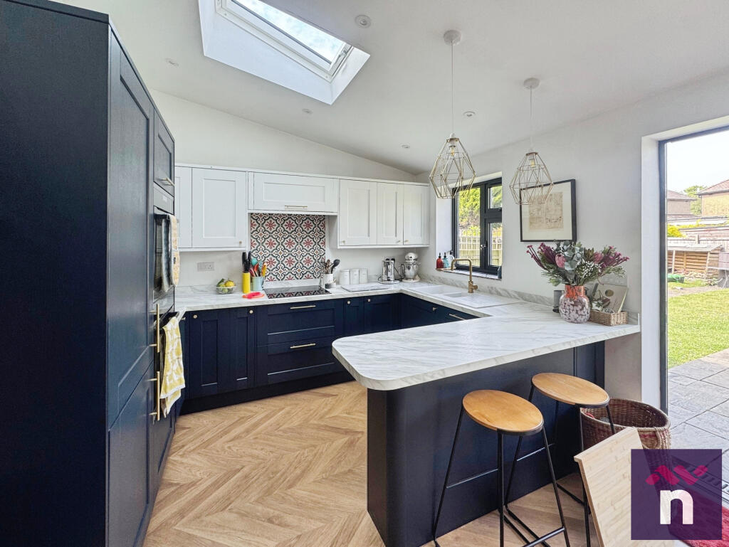 East End Avenue, Warminster, BA12 photo 2