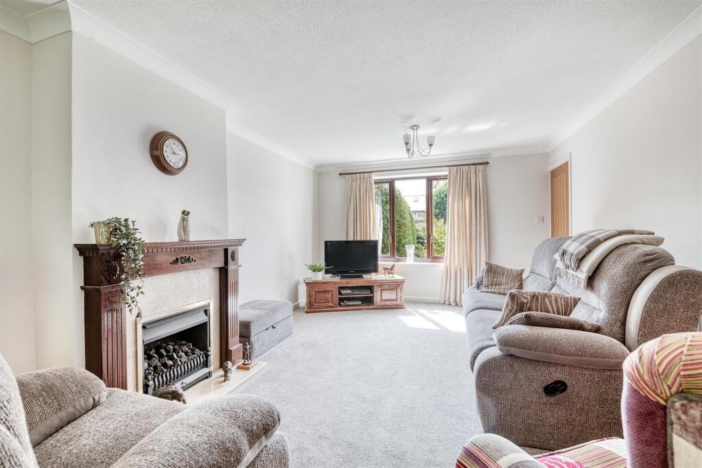 Grove Close, Thulston, Derby photo 3