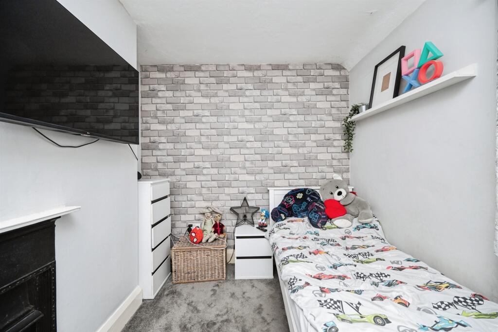 House in Dudley, West Midlands - More