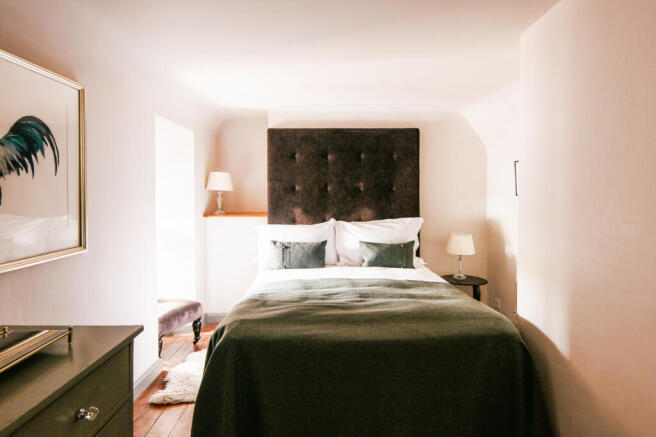 331033 - bedroom.jpg