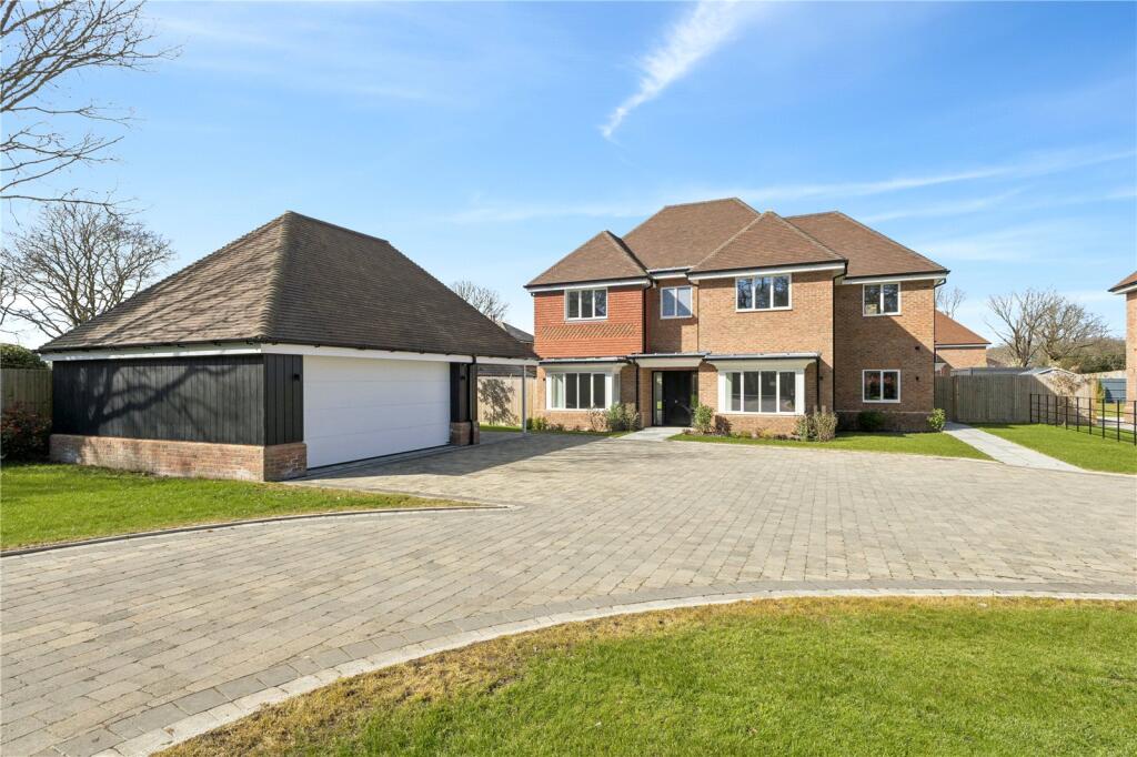 Main image of property: Alba House, Brook Avenue, Warsash, Southampton, SO31