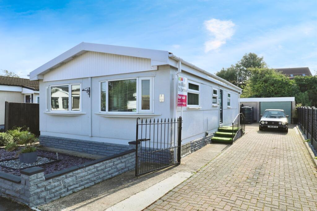 2-bed caravan on St. Oswalds Park, Dunham-On-Trent, Newark, £120,000