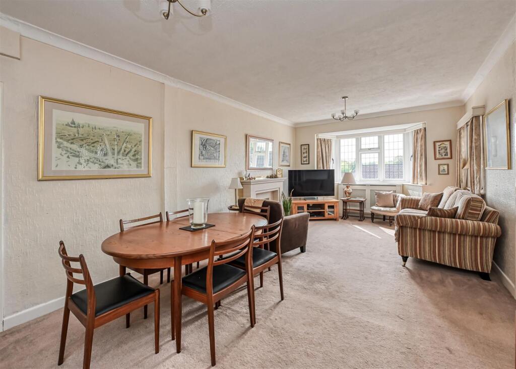 House in Wolverhampton, Castlecroft - View 5
