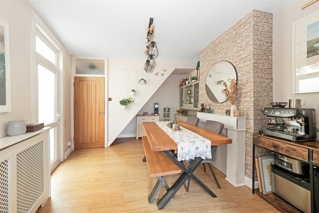 House in Croydon - View 3