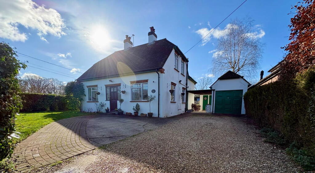 3-bed detached on Penwood Road, Wash Water, Newbury, RG20 0LR, £650,000