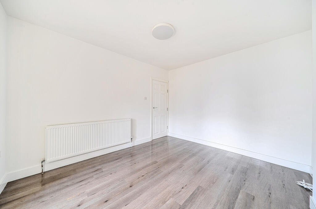 House in Croydon - More