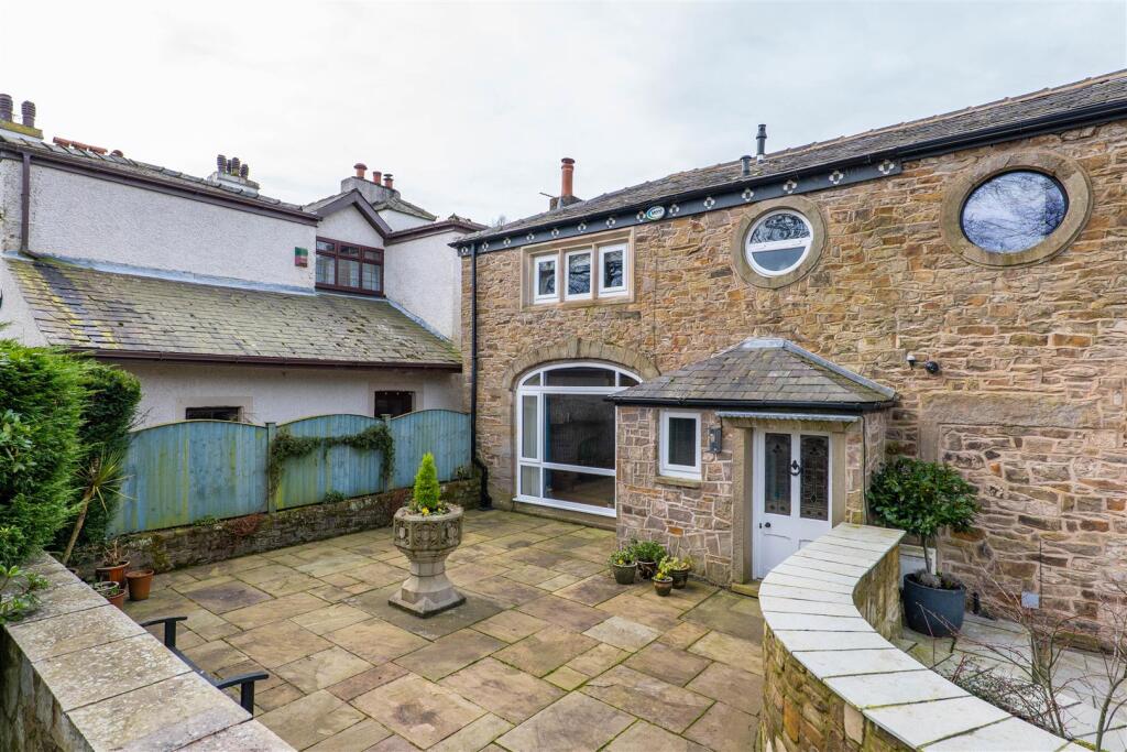 Main image of property: Weavers Brow, Heath Charnock, Chorley