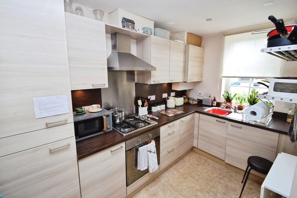 House in Bradford, Bingley - View 3