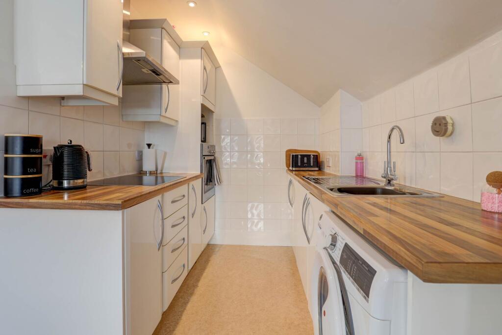 Salisbury Road, Blandford Forum photo 4