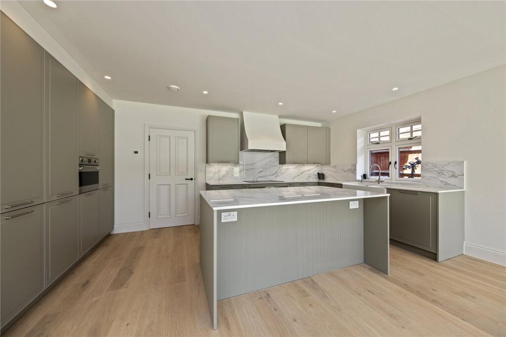 House in London, The Beveree, Hampton - More